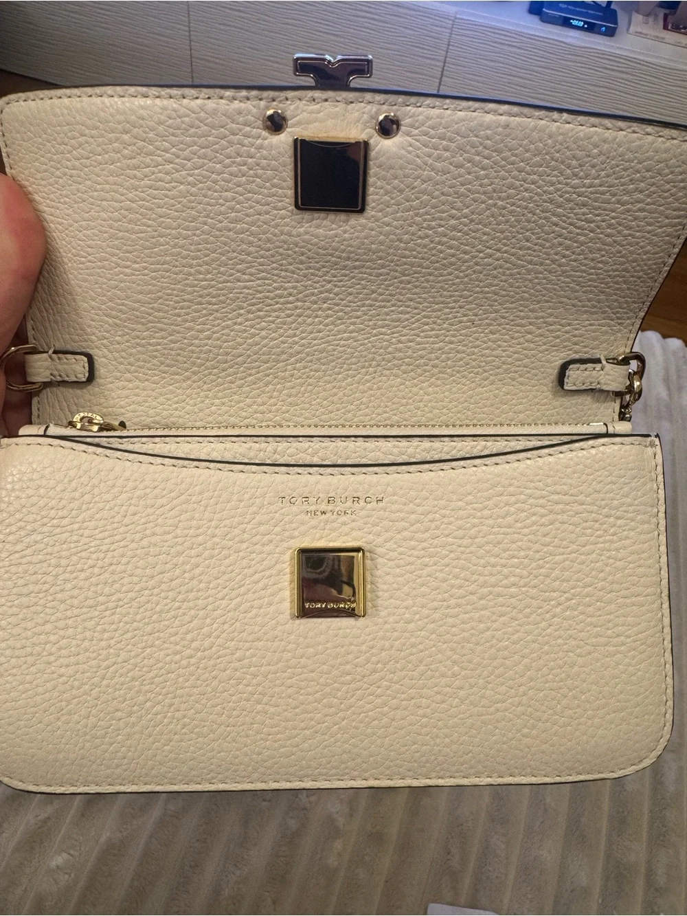 Tory Burch wallet on chain